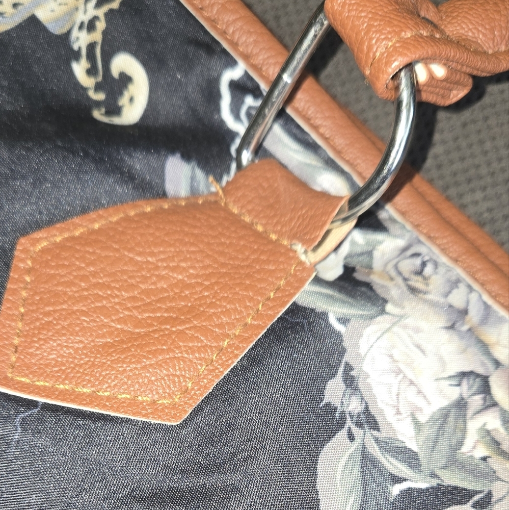 Purse - Picture 2 of 6
